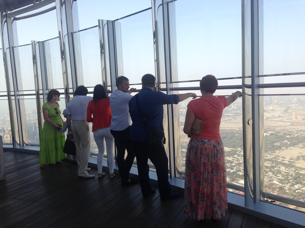 Burj Khalifa in Dubai: the height of the tower, how many floors, location and opening hours, ticket prices for the Burj Khalifa observation deck, tips for visiting.